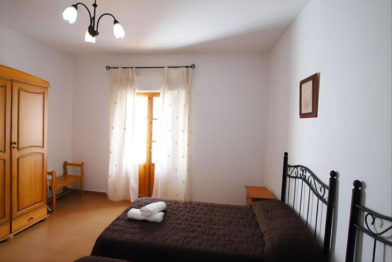 Apartamentos Garaje & Aire & Wifi & Solo Familias Y Parejas Conil De La Frontera Exterior photo